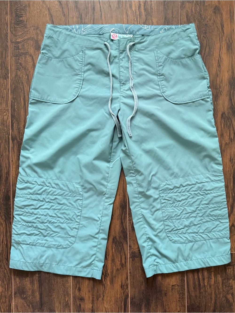 Carve Designs Size 10 Blue Capri Pants